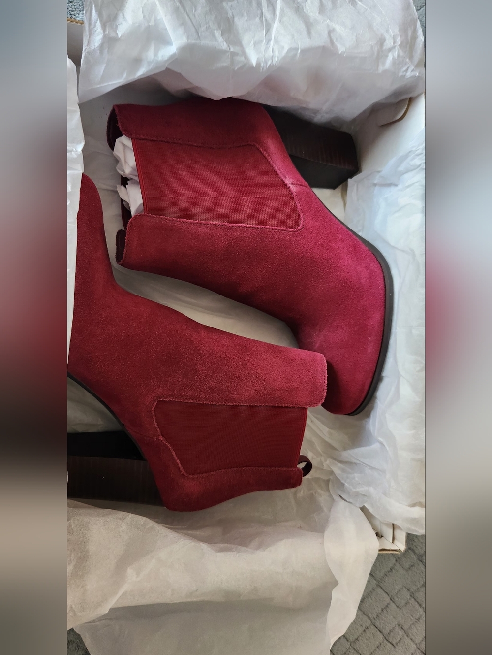 NEW. Michael Kors Burgundy Suede Ankle Booties. Size 9 Medium. NIB. - Picture 3 of 13